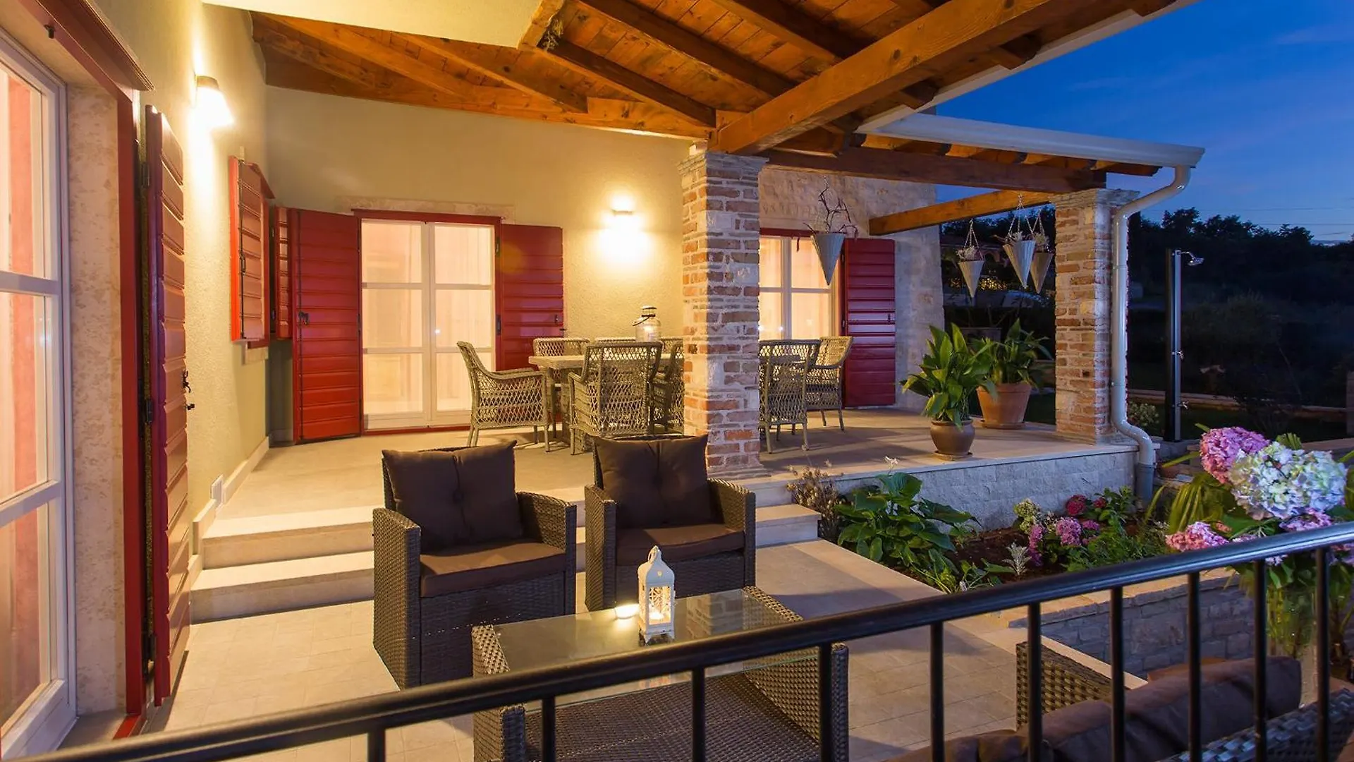 Beautiful Villa Stupenda With Whirlpool In Porec Montižana