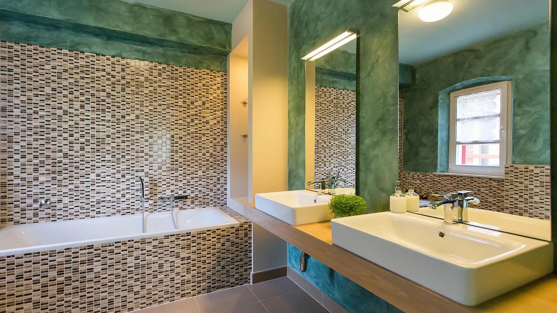 Beautiful Villa Stupenda With Whirlpool In Porec Montižana